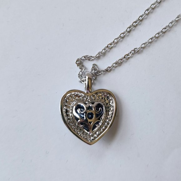 NWT  Blue crystal silver heart pendant necklace, adjustable 18" to 20". - Picture 4 of 7